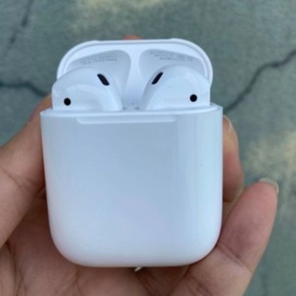 Apple AirPods 2 Gens - Picture 3 of 5